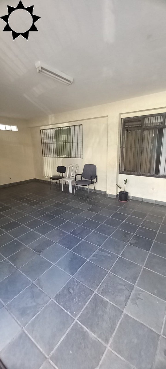 Casa à venda com 4 quartos, 140m² - Foto 2