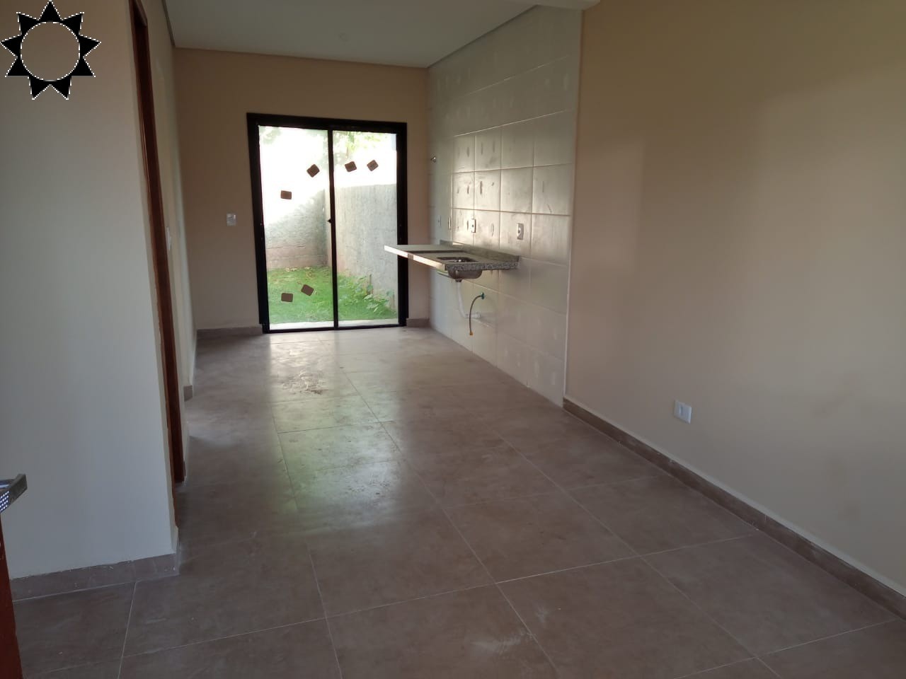 Casa à venda com 2 quartos, 67m² - Foto 1