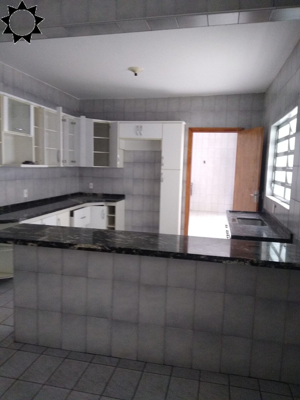 Casa à venda com 3 quartos, 126m² - Foto 1