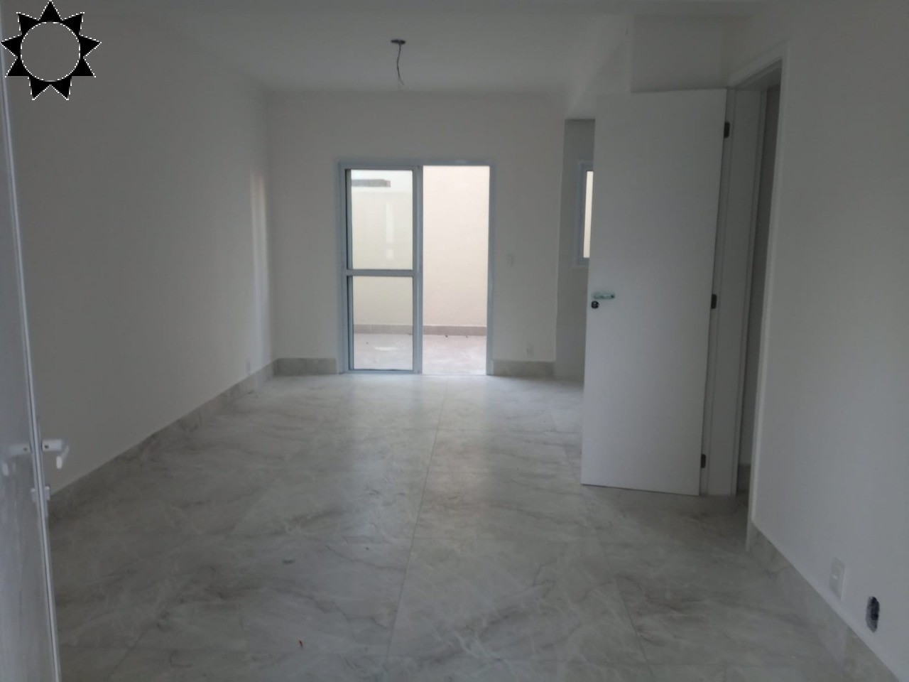 Casa à venda com 2 quartos, 64m² - Foto 1