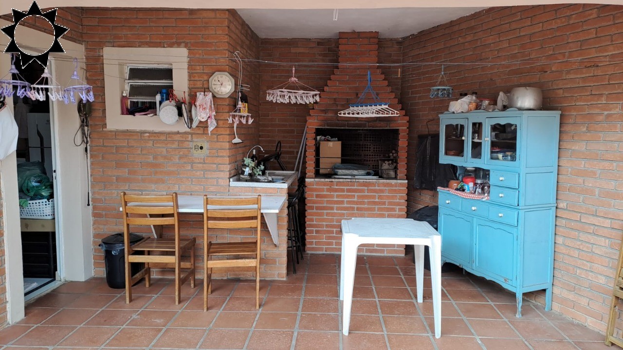 Casa à venda com 3 quartos, 189m² - Foto 4