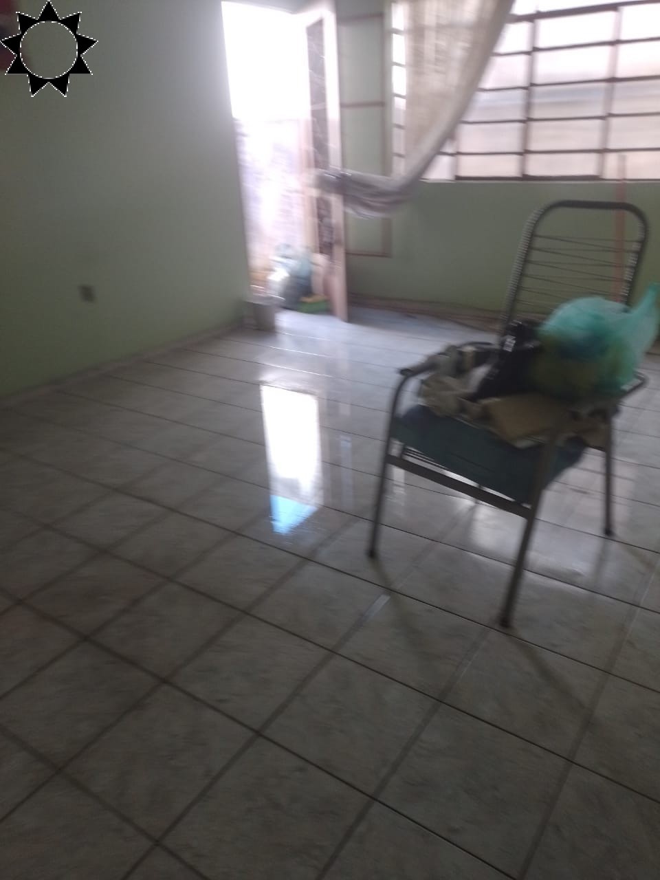 Casa à venda com 2 quartos, 200m² - Foto 1