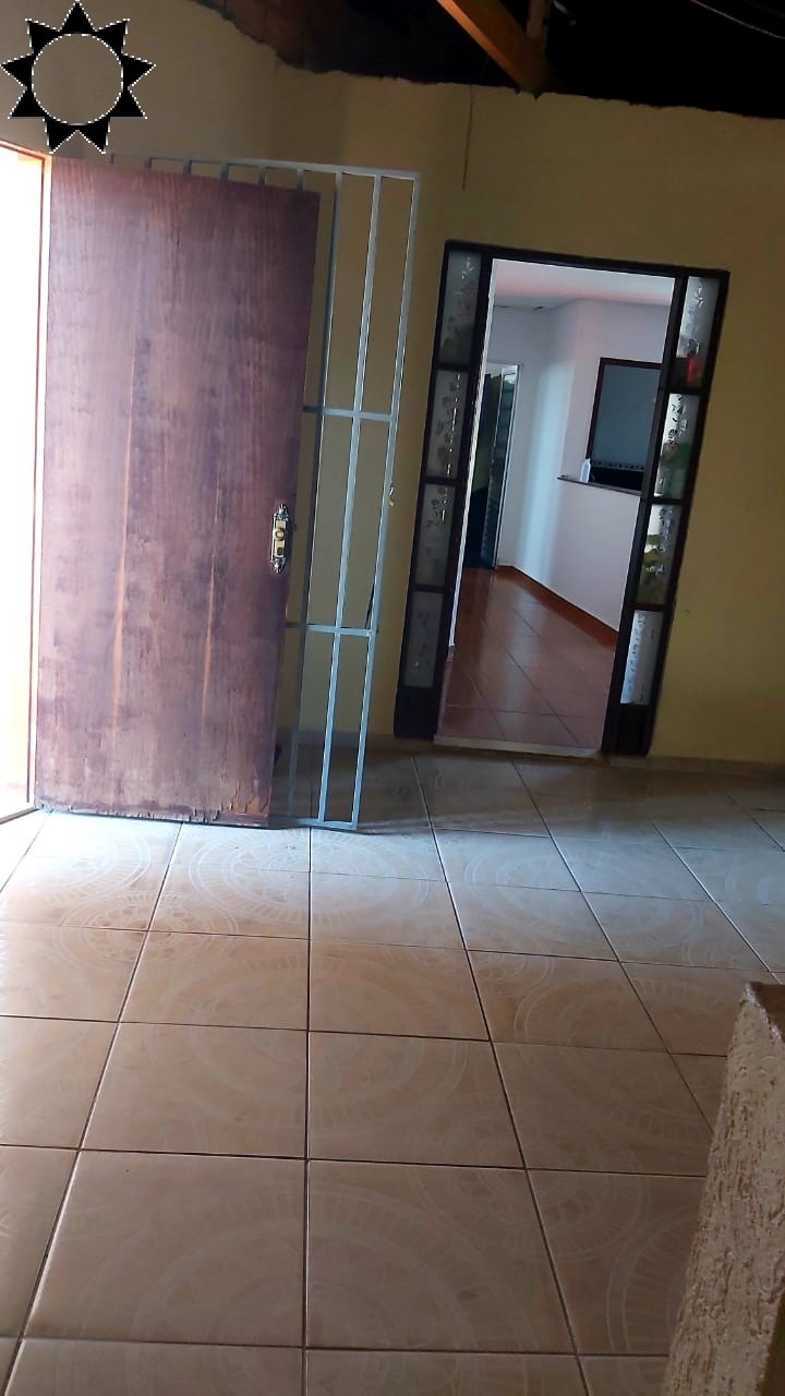 Casa à venda com 7 quartos, 300m² - Foto 1