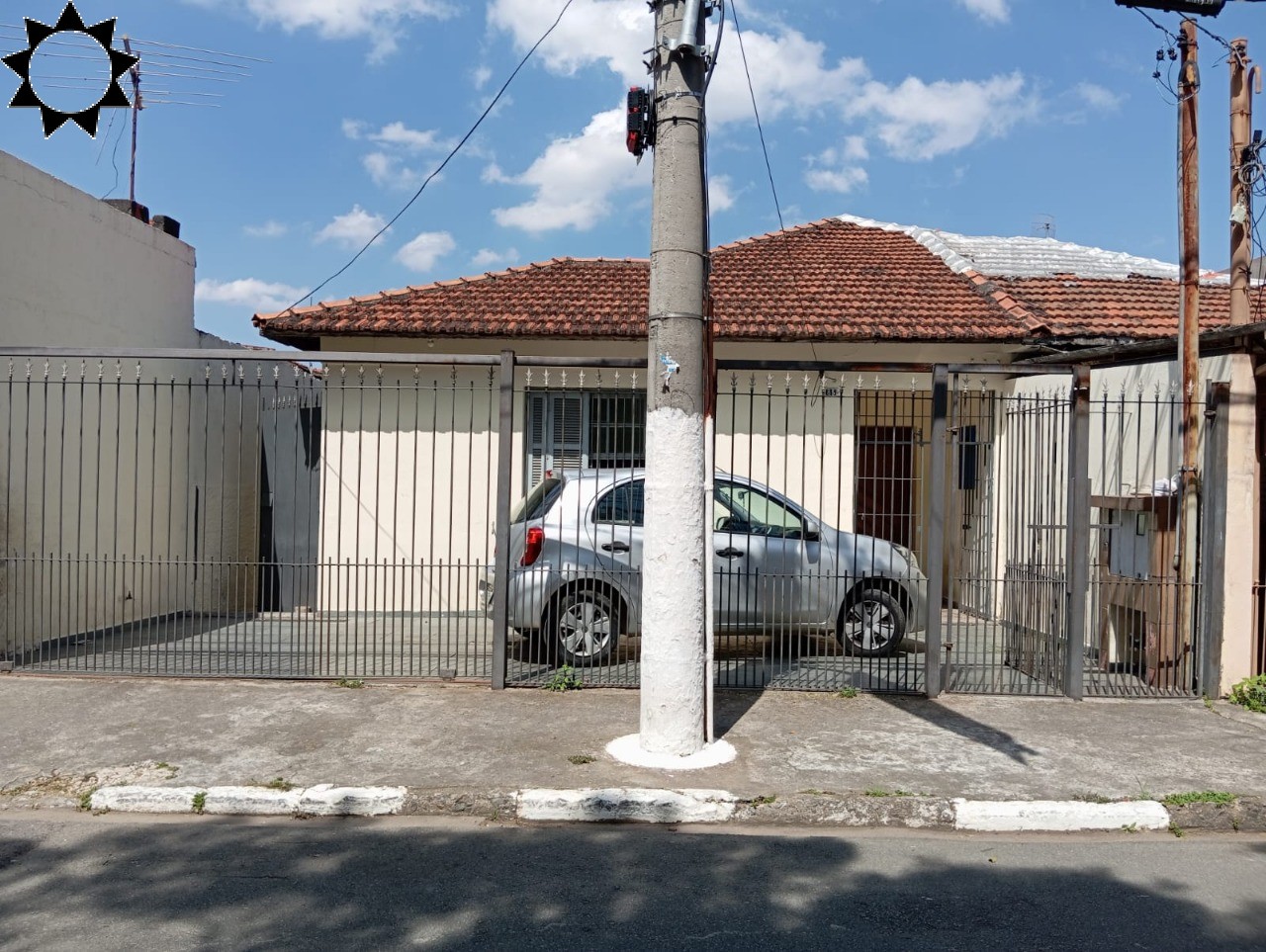 Casa à venda com 2 quartos, 200m² - Foto 1