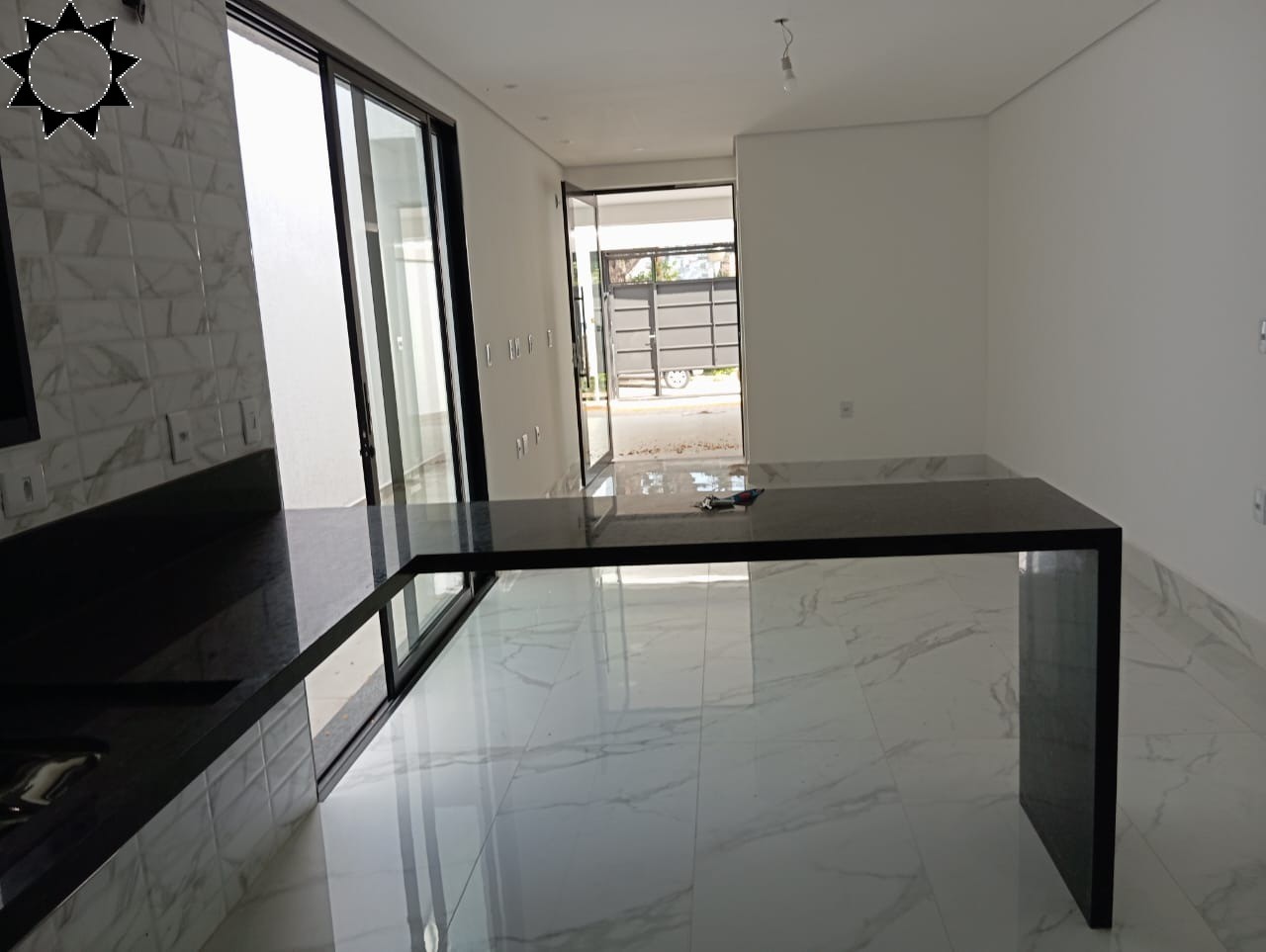 Casa à venda com 3 quartos, 170m² - Foto 1