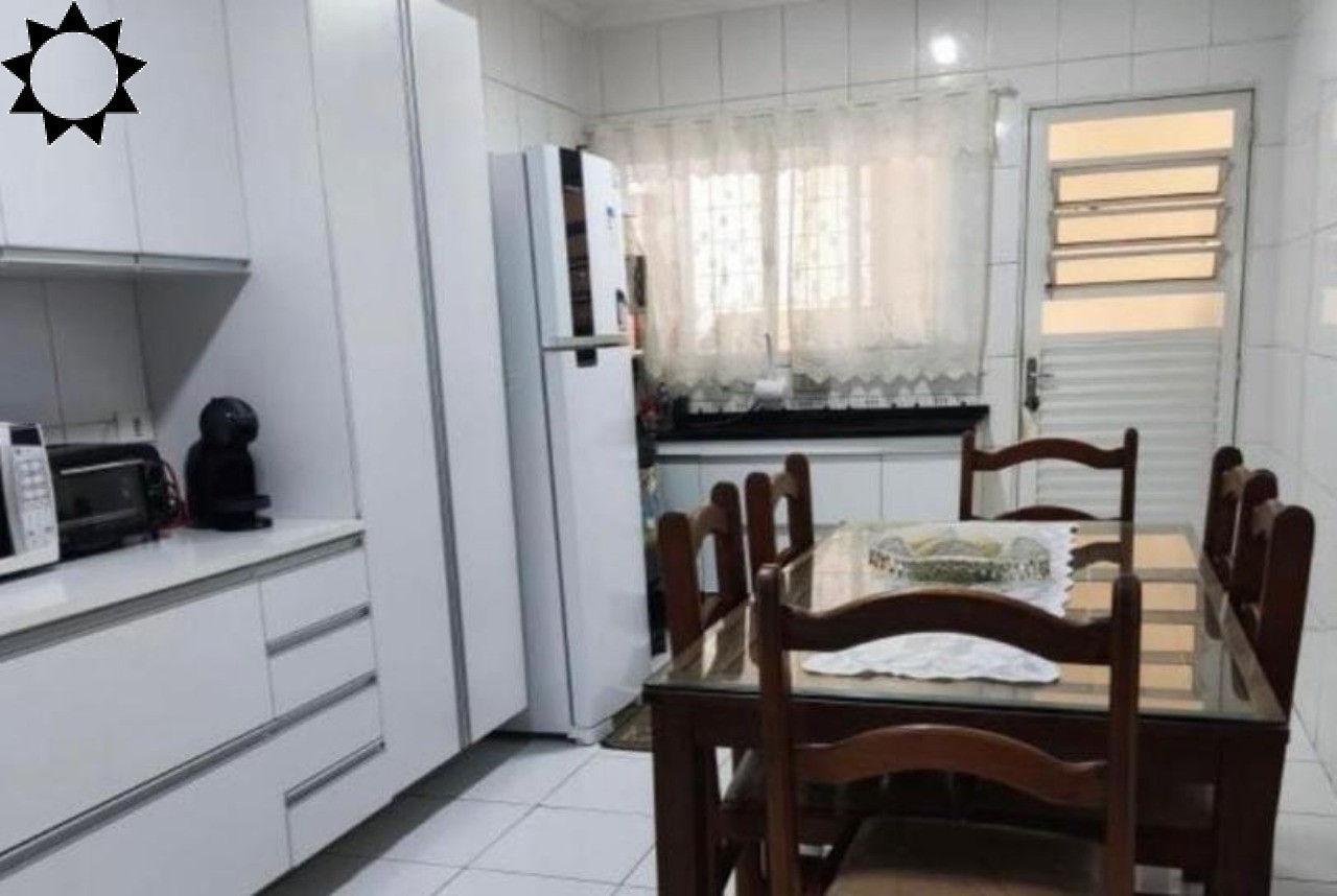 Casa à venda com 4 quartos, 196m² - Foto 3