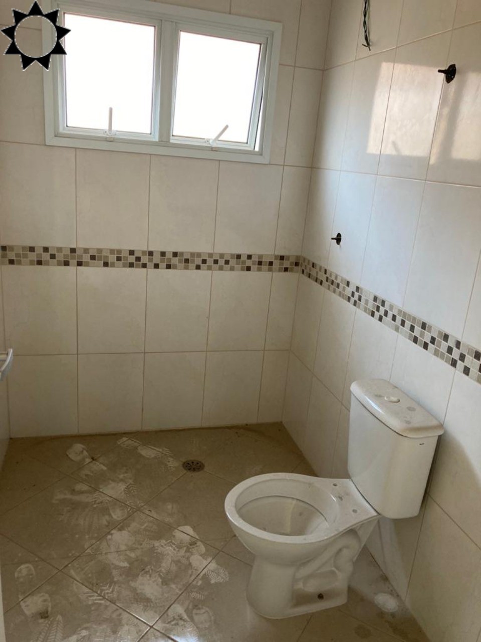 Casa à venda com 3 quartos, 181m² - Foto 2