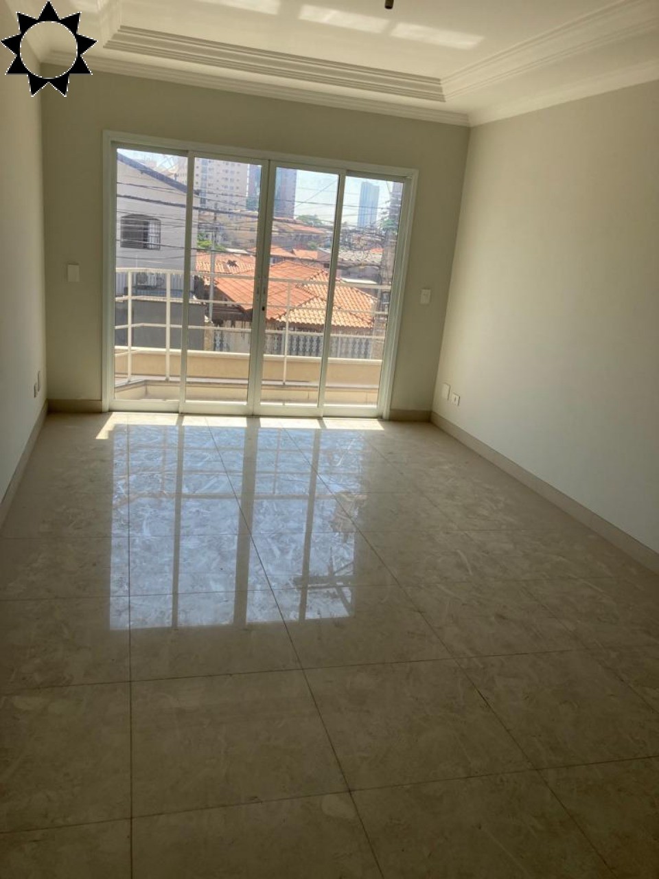 Casa à venda com 3 quartos, 181m² - Foto 1