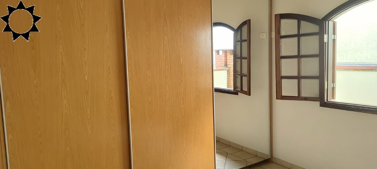 Casa à venda com 3 quartos, 212m² - Foto 2