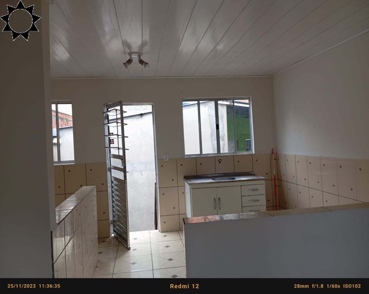 Casa à venda com 4 quartos, 200m² - Foto 1