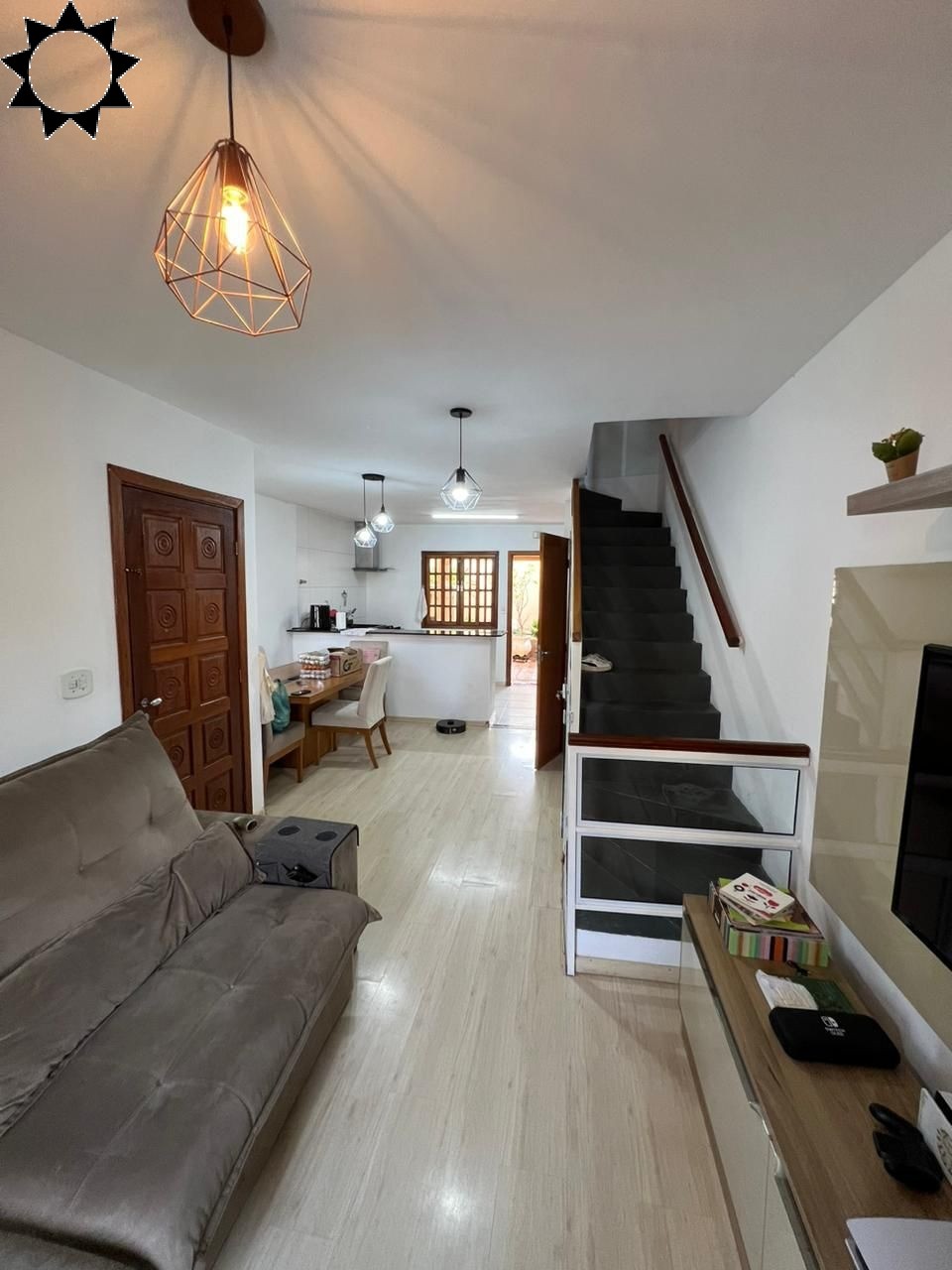 Casa à venda com 3 quartos, 89m² - Foto 1