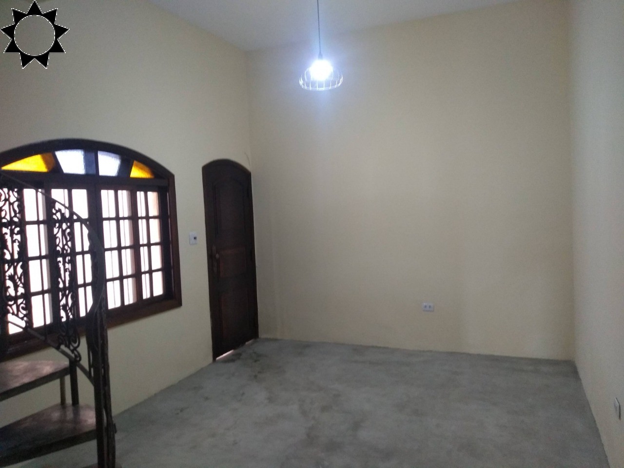 Casa à venda com 4 quartos, 165m² - Foto 1