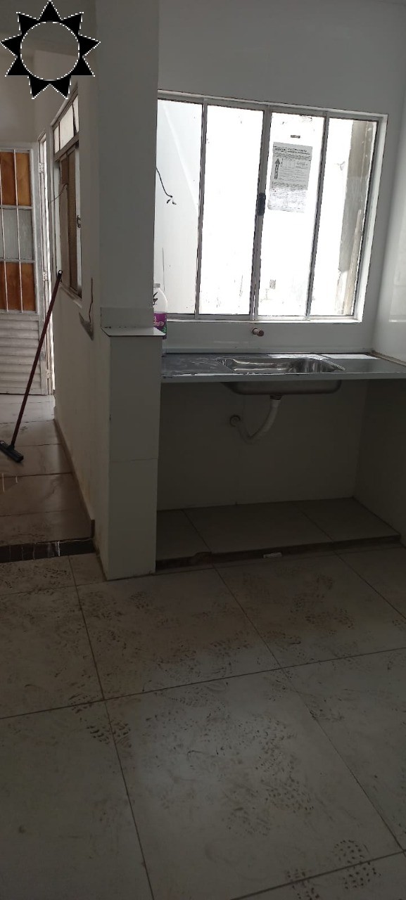 Casa à venda com 6 quartos, 300m² - Foto 1