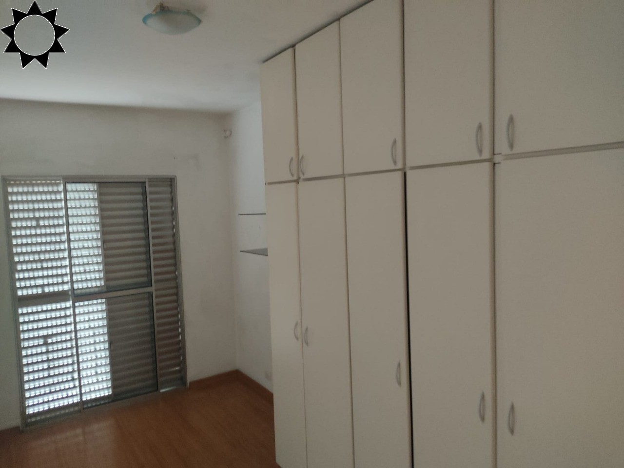 Casa à venda com 6 quartos, 280m² - Foto 1