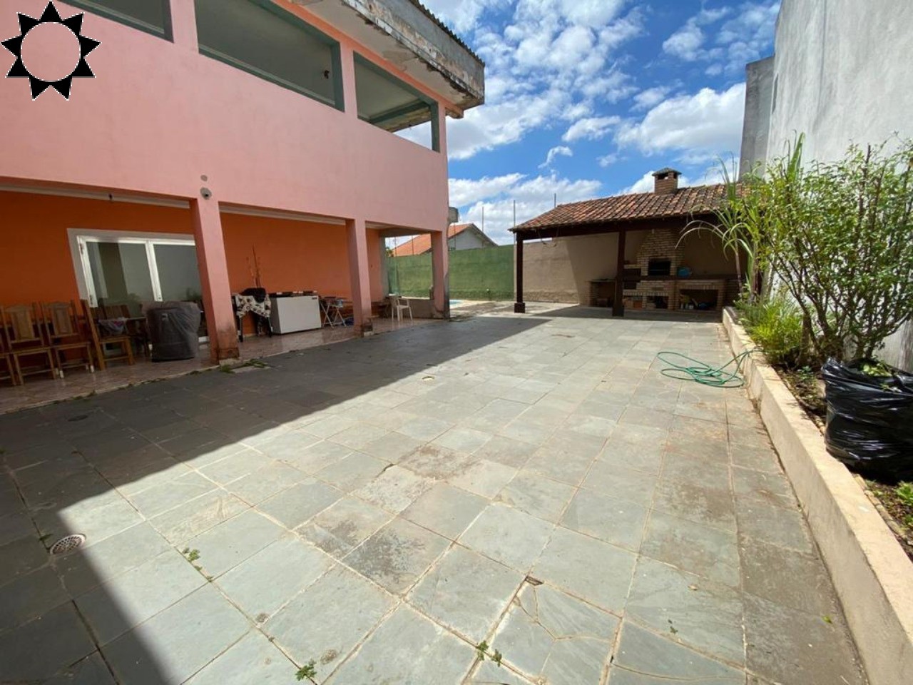 Casa à venda com 6 quartos, 500m² - Foto 2