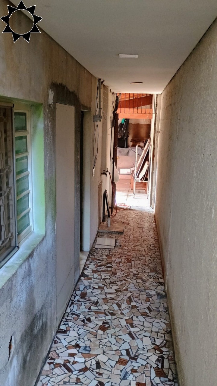 Casa à venda com 4 quartos, 100m² - Foto 2