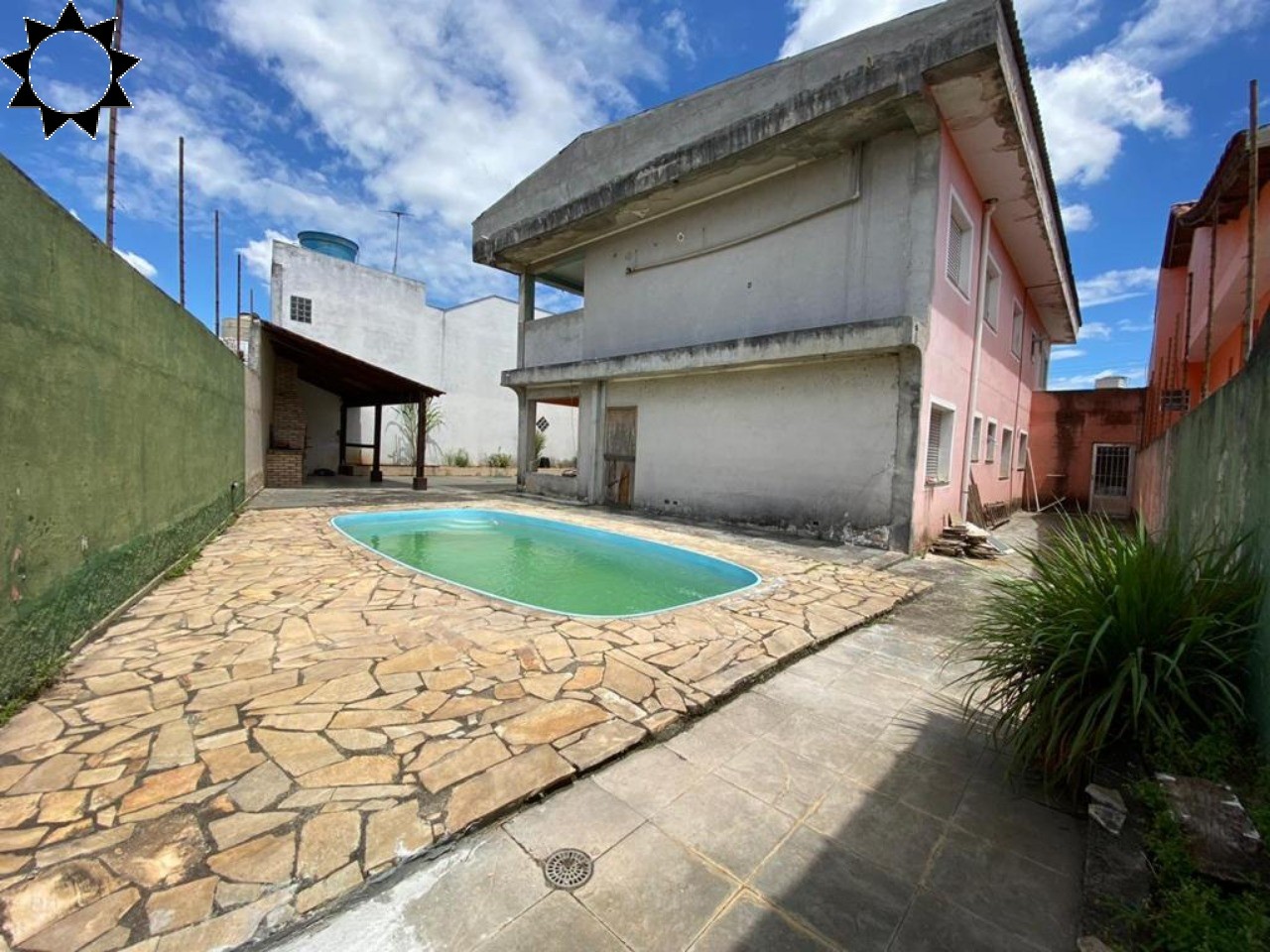 Casa à venda com 6 quartos, 500m² - Foto 1