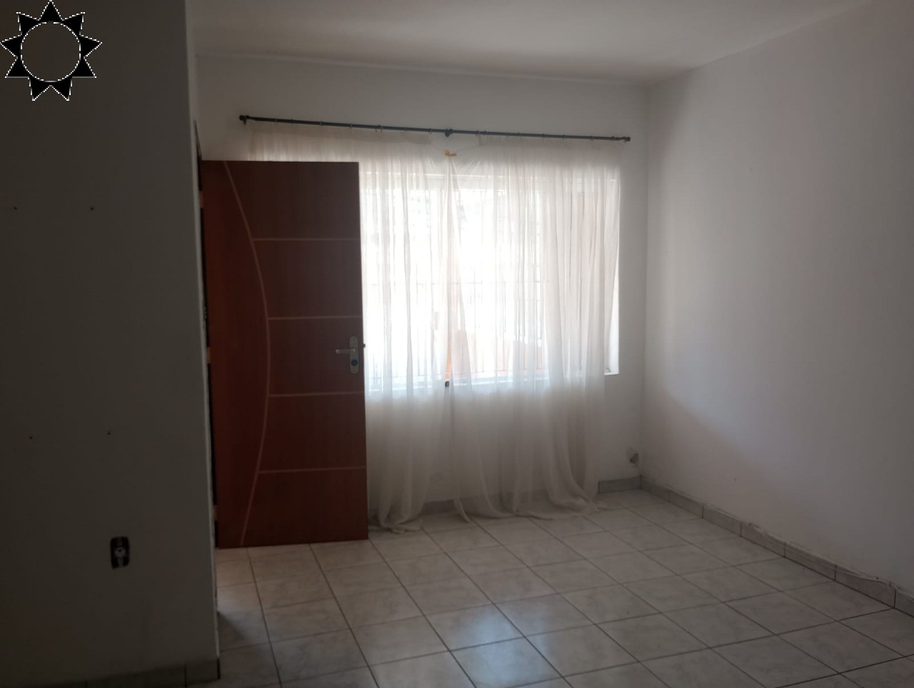 Casa à venda com 3 quartos, 200m² - Foto 1