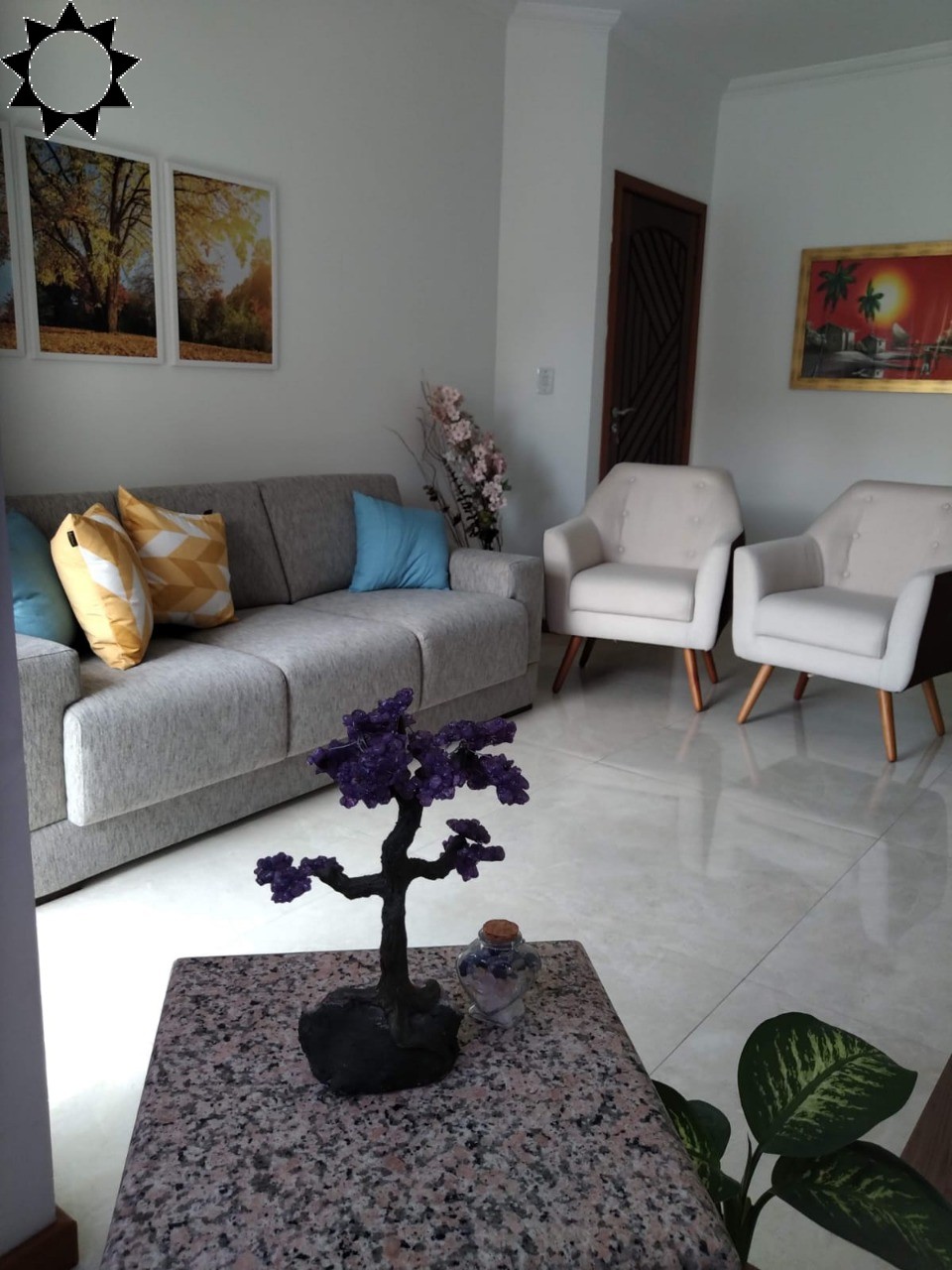 Casa à venda com 3 quartos, 194m² - Foto 1