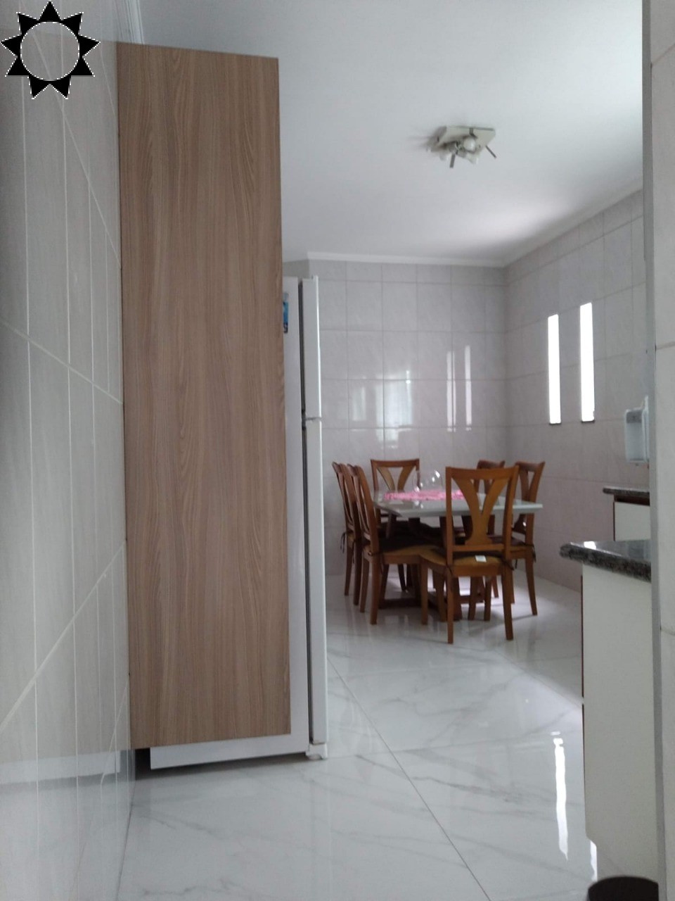 Casa à venda com 3 quartos, 194m² - Foto 2