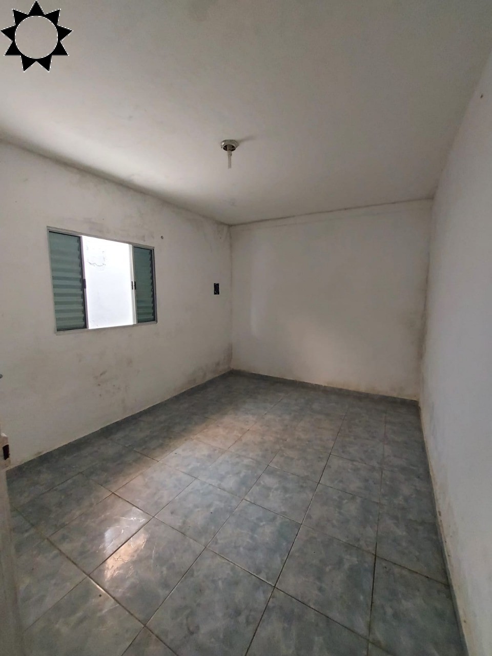 Casa à venda com 2 quartos, 150m² - Foto 1