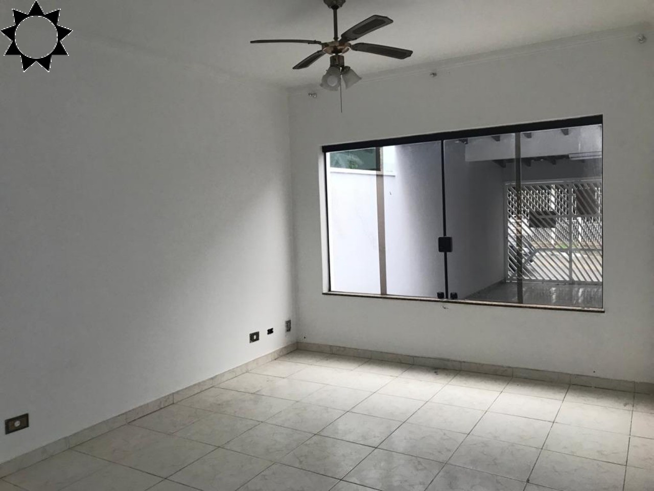 Casa à venda com 4 quartos, 165m² - Foto 1