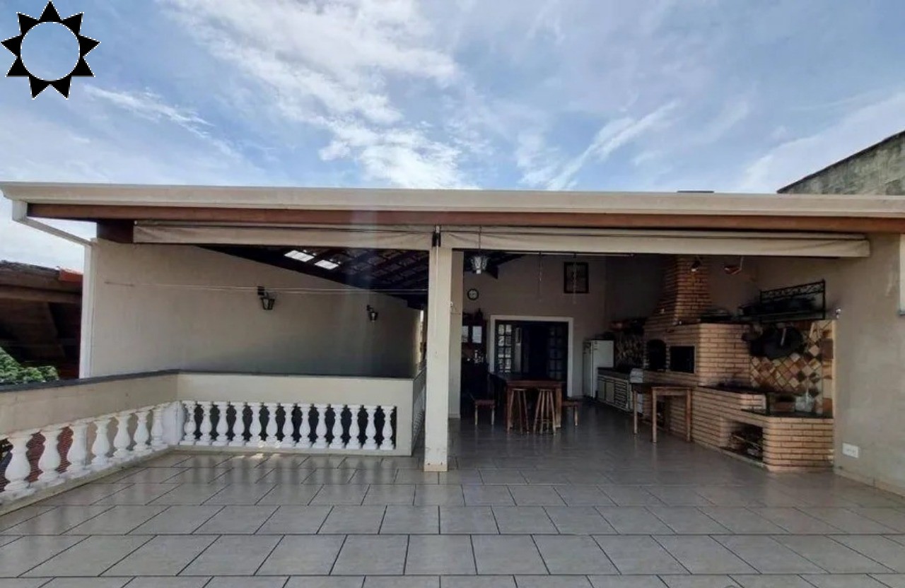 Casa à venda com 3 quartos, 200m² - Foto 1