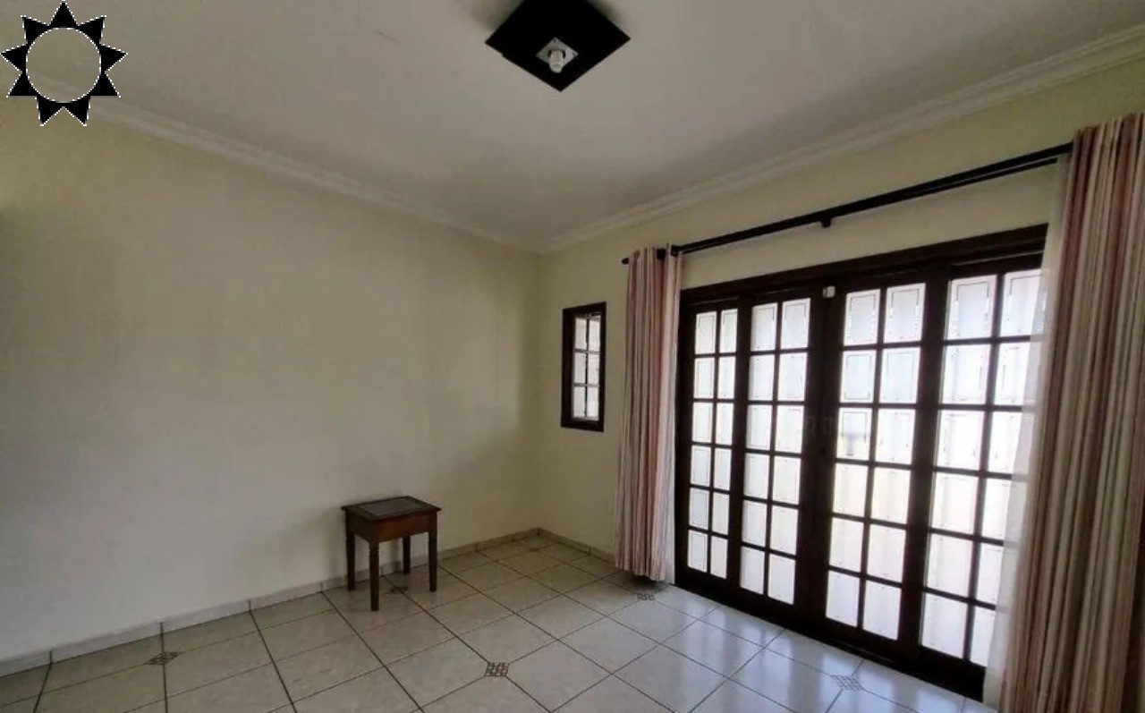 Casa à venda com 3 quartos, 200m² - Foto 3