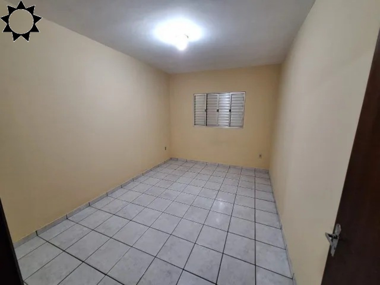 Casa à venda com 2 quartos, 128m² - Foto 2