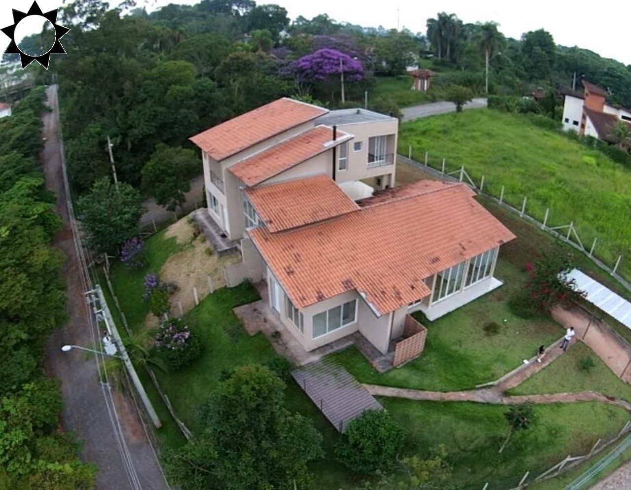 Casa para alugar com 3 quartos, 300m² - Foto 4