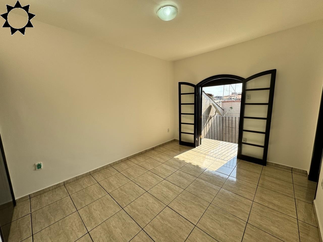 Casa à venda com 3 quartos, 220m² - Foto 9