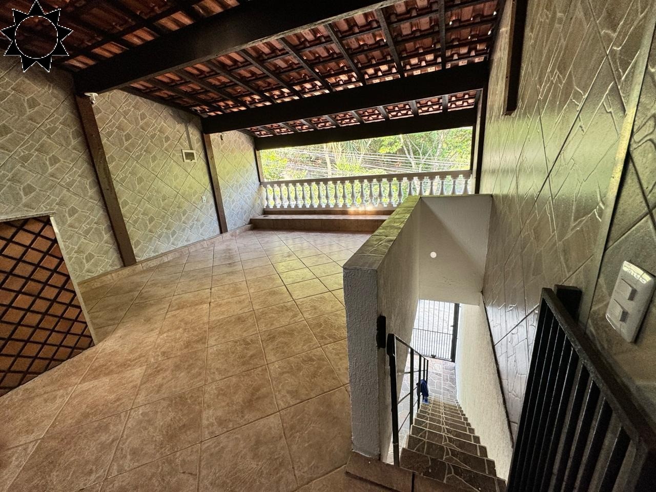 Casa à venda com 3 quartos, 220m² - Foto 1