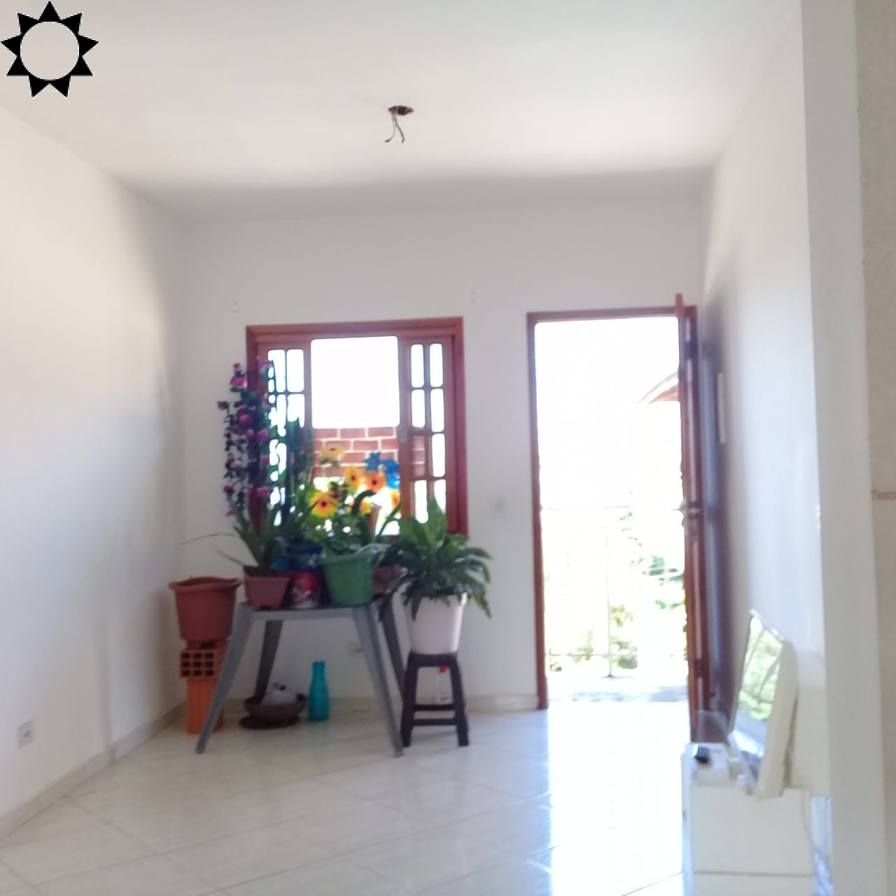 Casa à venda com 2 quartos, 58m² - Foto 1