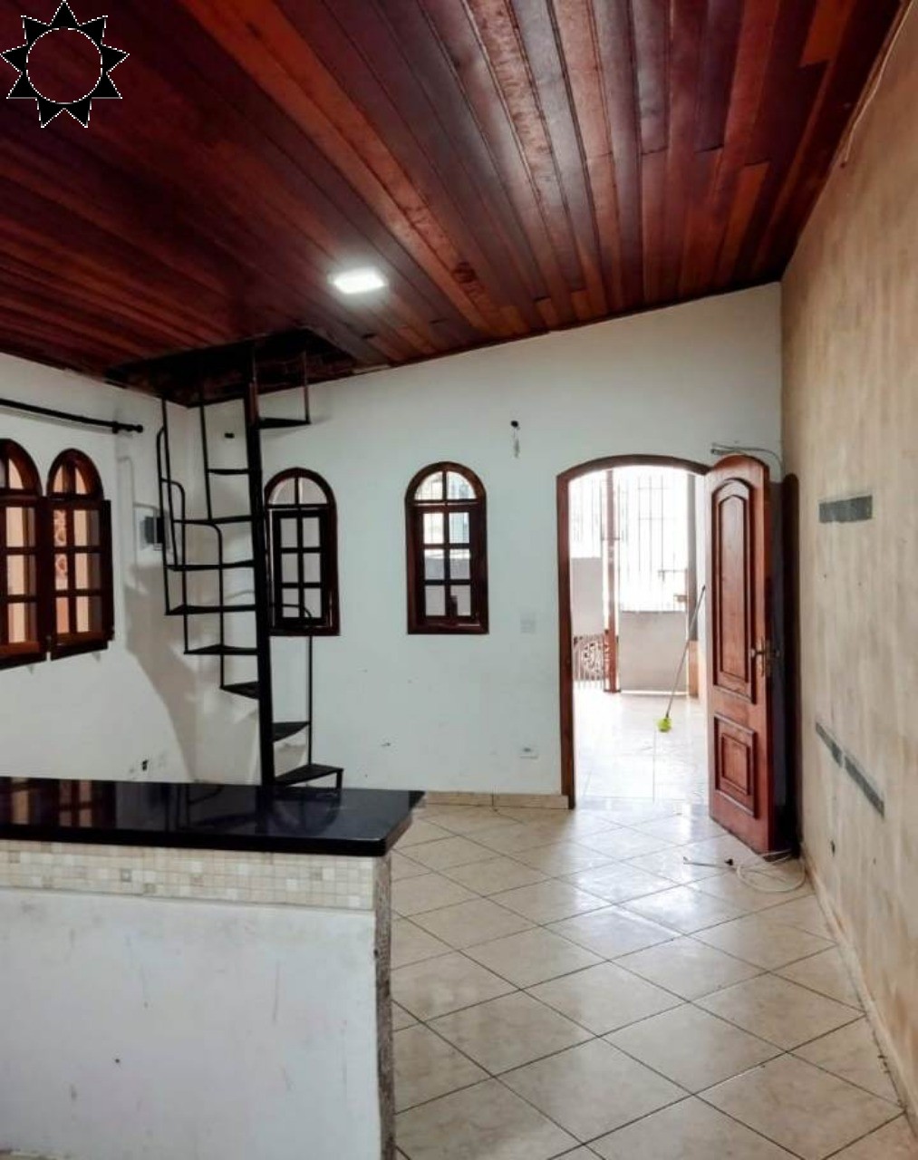 Casa à venda com 5 quartos, 140m² - Foto 1