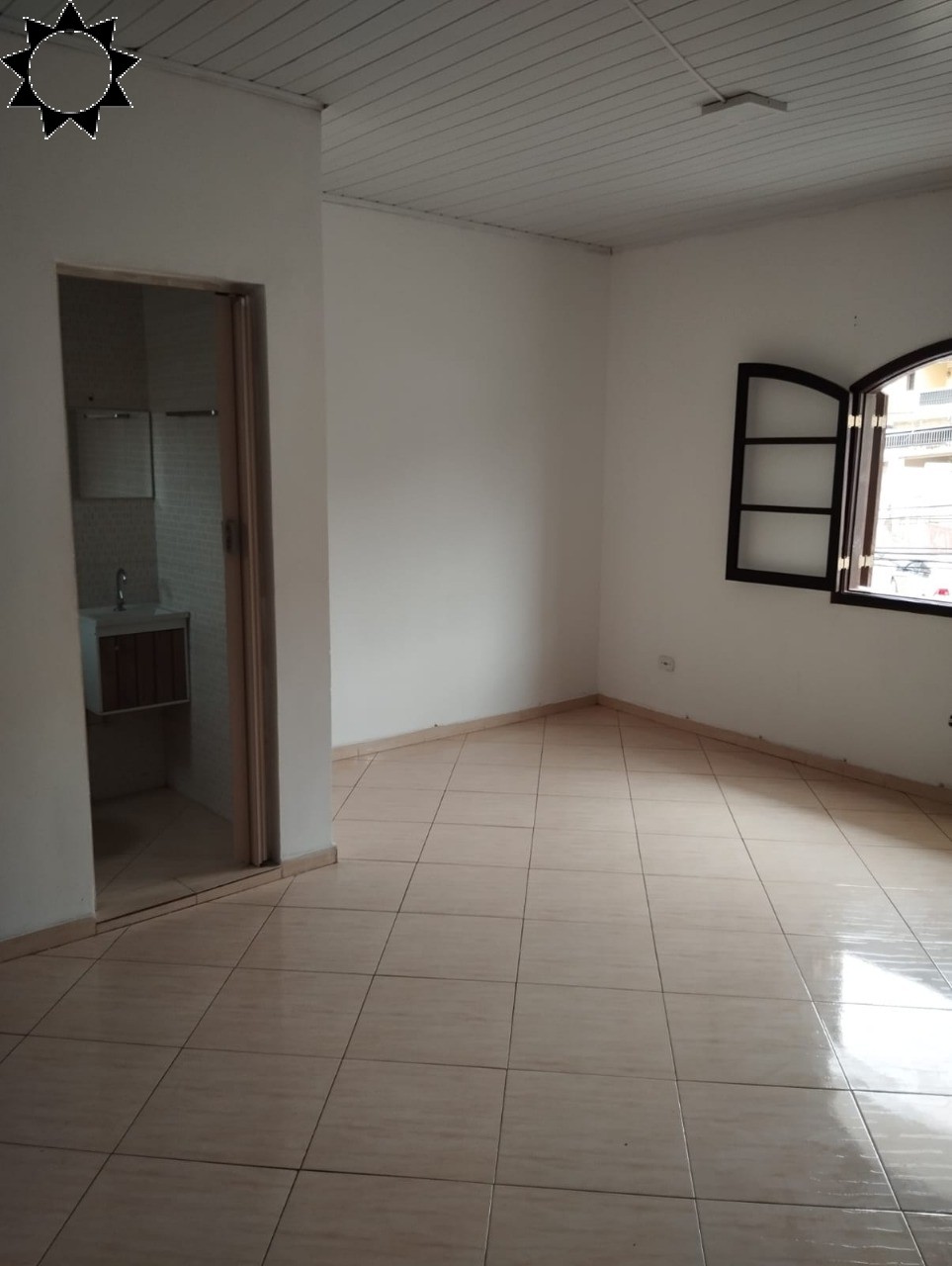 Casa à venda com 5 quartos, 140m² - Foto 2