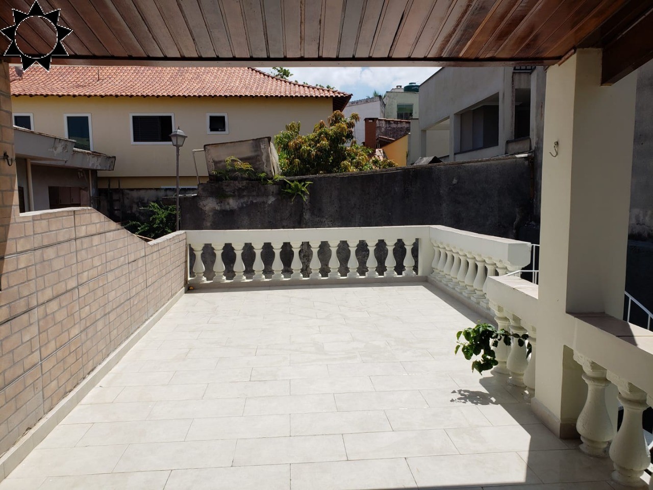 Casa para alugar com 3 quartos, 100m² - Foto 1