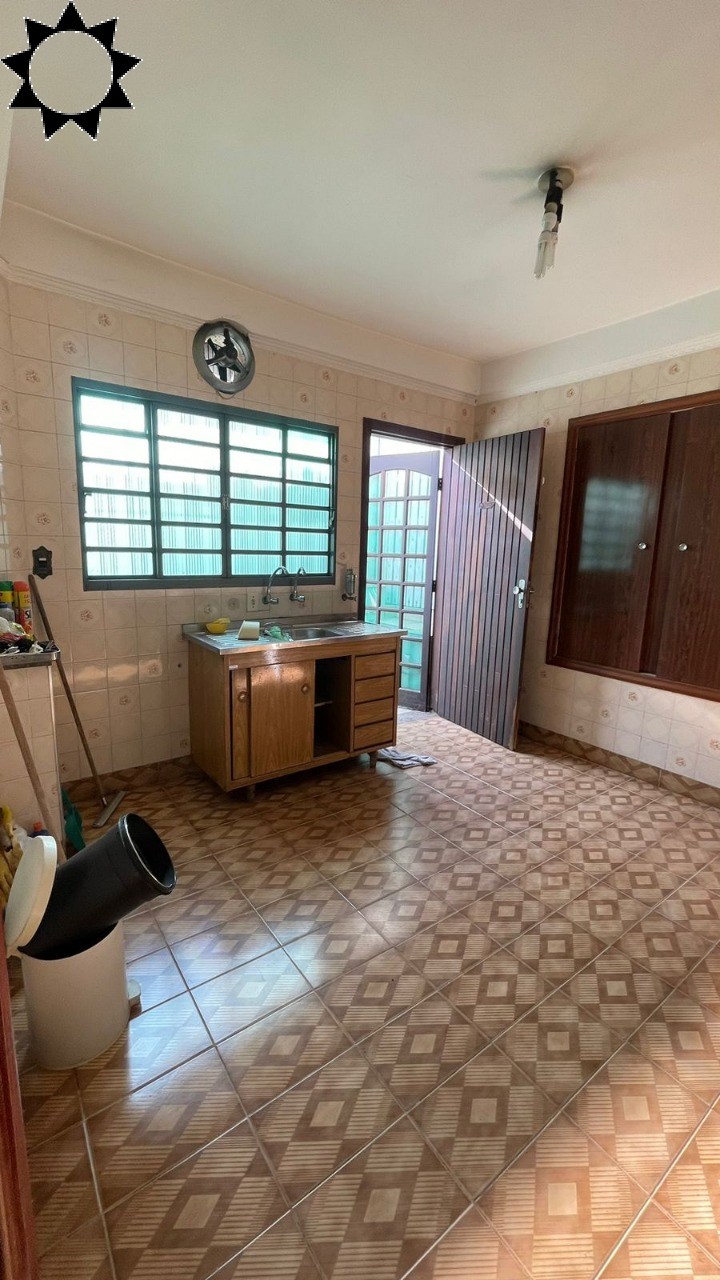 Casa à venda com 3 quartos, 221m² - Foto 11