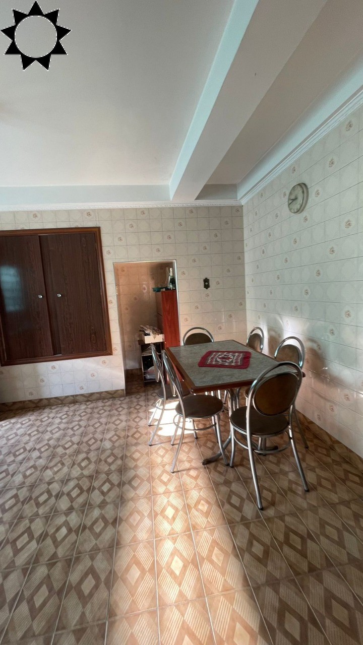 Casa à venda com 3 quartos, 221m² - Foto 12