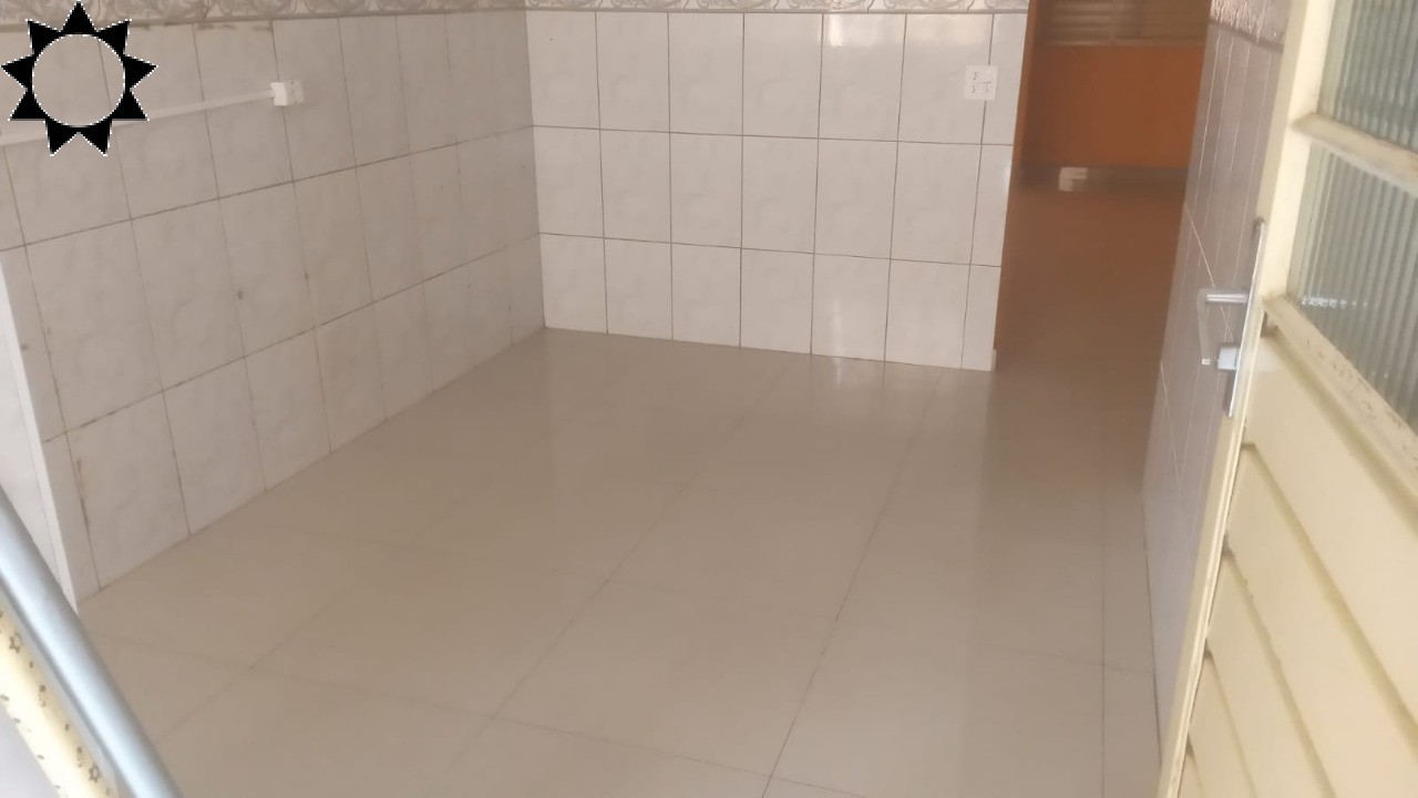 Casa à venda e aluguel com 3 quartos, 70m² - Foto 6