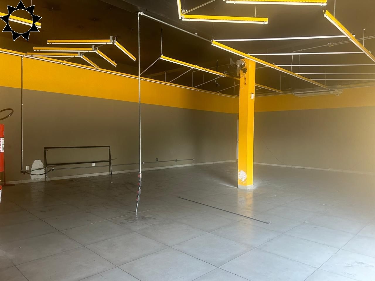 Prédio Inteiro à venda e aluguel com 1 quarto, 328m² - Foto 1