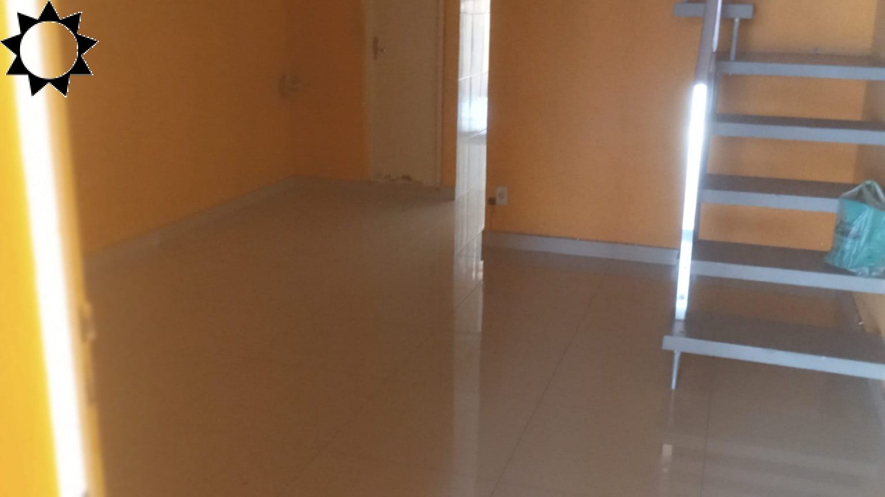 Casa à venda e aluguel com 3 quartos, 70m² - Foto 1