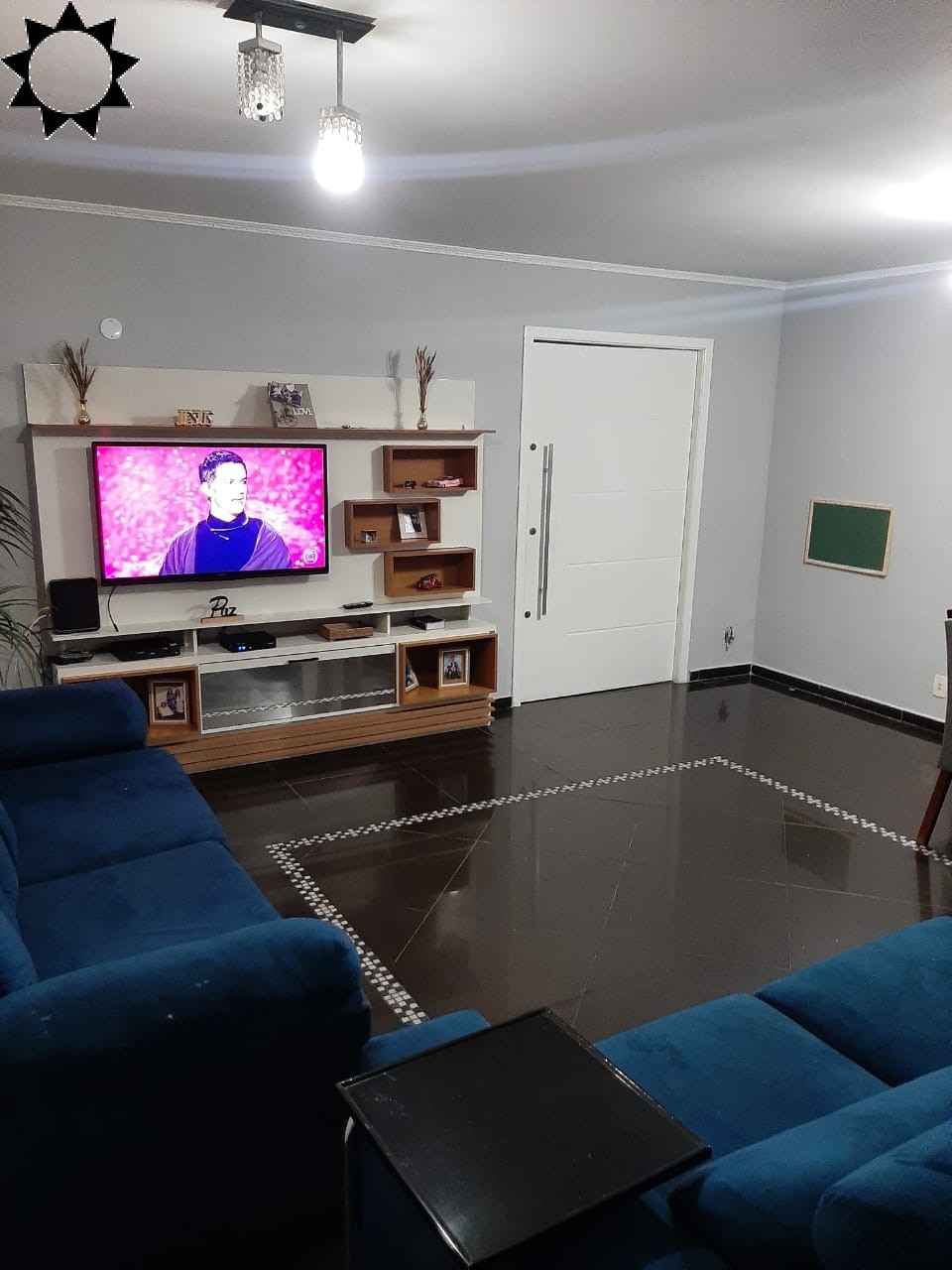 Casa à venda com 4 quartos, 227m² - Foto 1