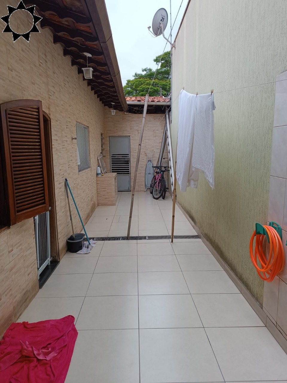 Casa à venda com 3 quartos, 207m² - Foto 2