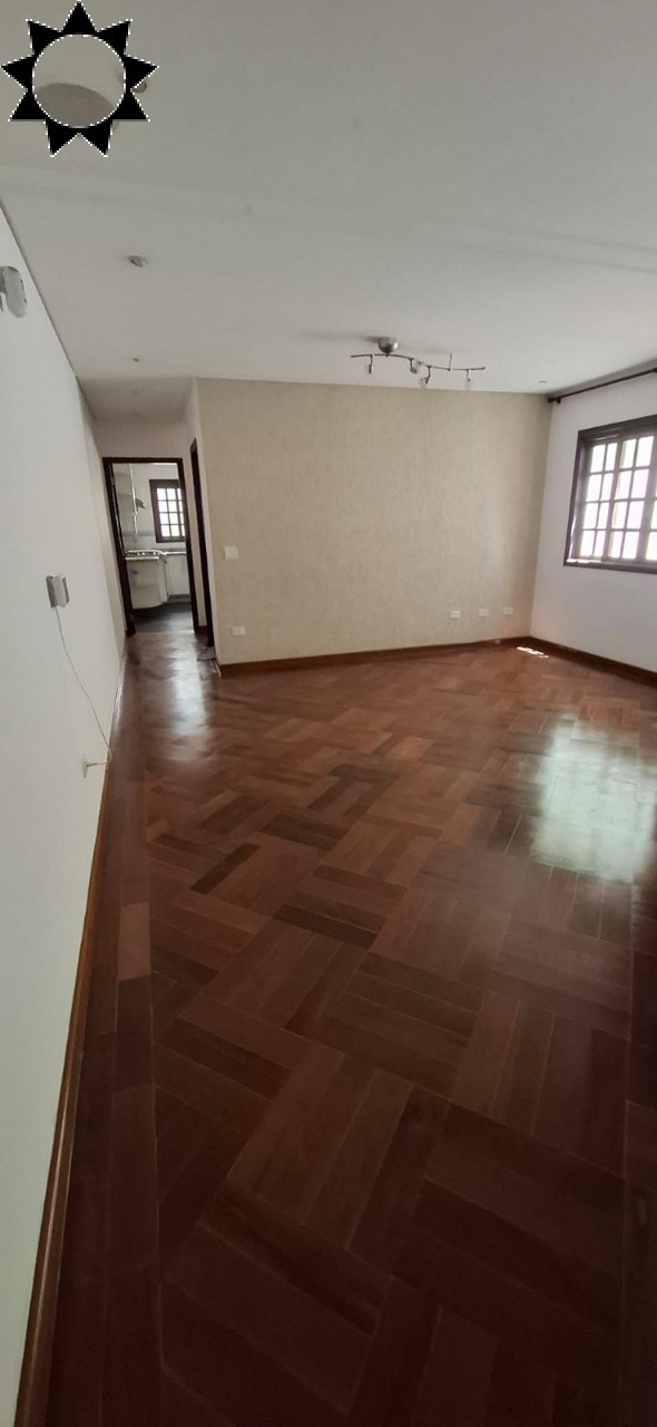 Casa para alugar com 3 quartos, 228m² - Foto 1