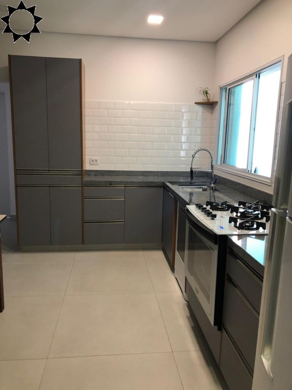 Casa à venda com 3 quartos, 250m² - Foto 1