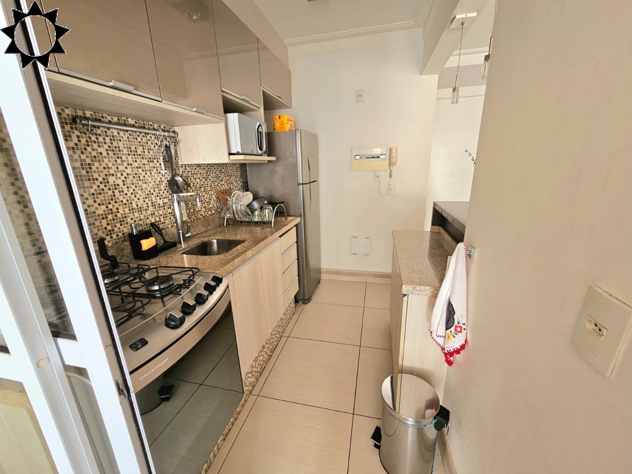 Apartamento à venda com 2 quartos, 74m² - Foto 2