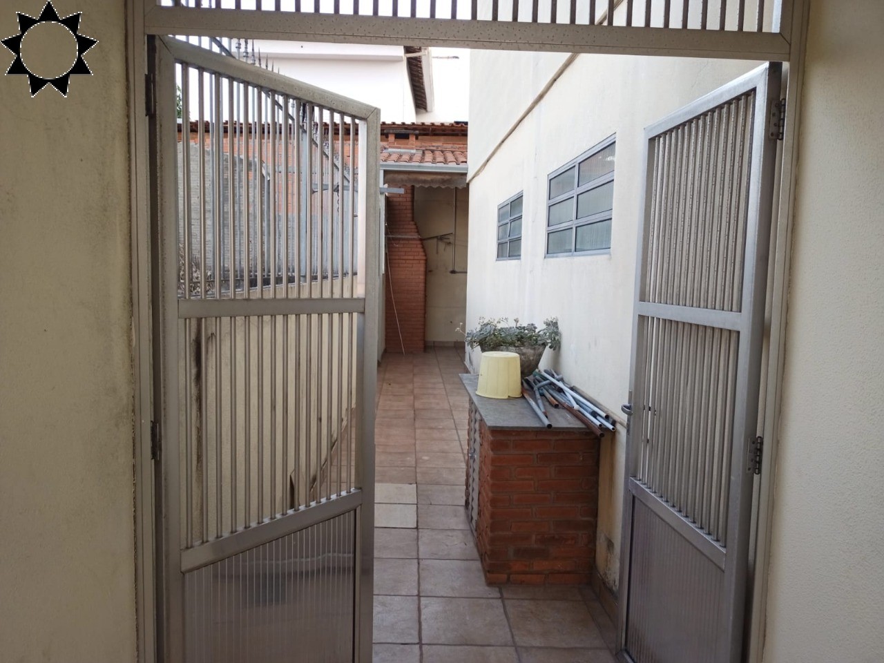 Casa à venda e aluguel com 3 quartos, 170m² - Foto 2