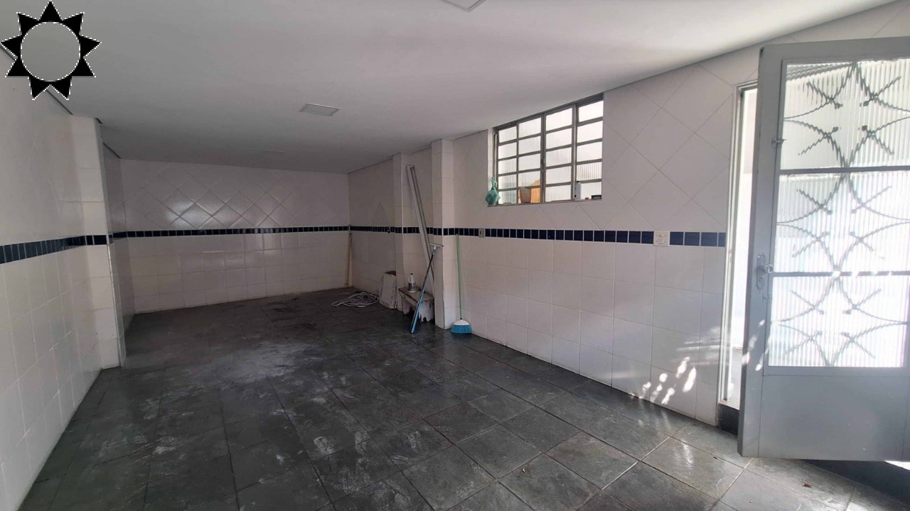 Casa à venda com 3 quartos, 252m² - Foto 3