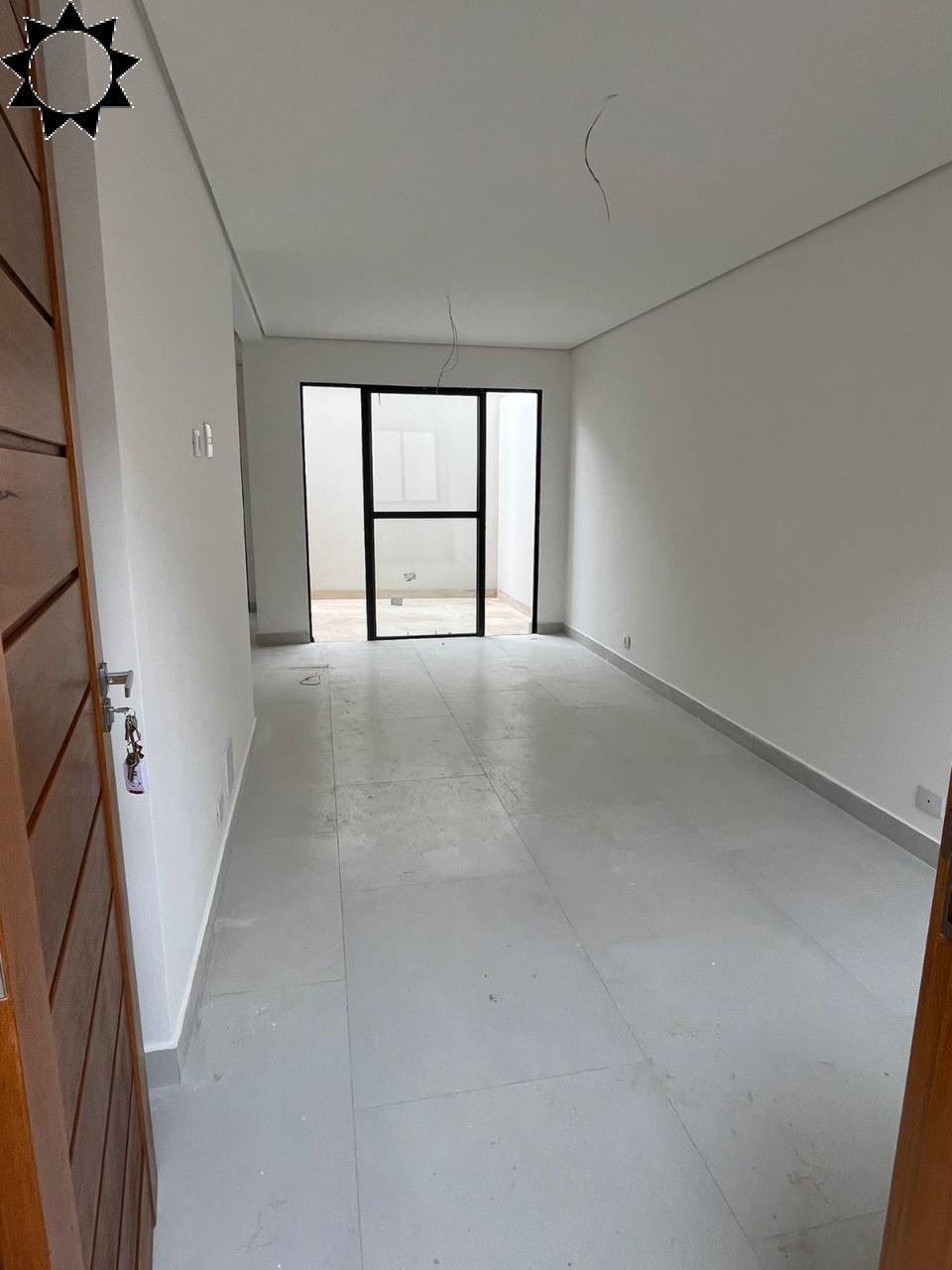 Casa à venda com 2 quartos, 75m² - Foto 1