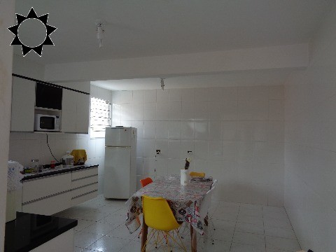 Casa à venda com 3 quartos, 238m² - Foto 1